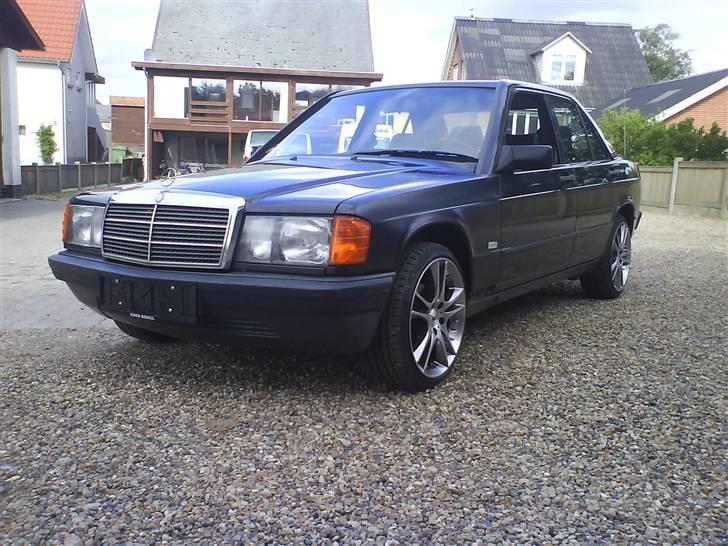 Mercedes Benz 190 d 2,5 - inden den blev malet og sænket.. billede 1