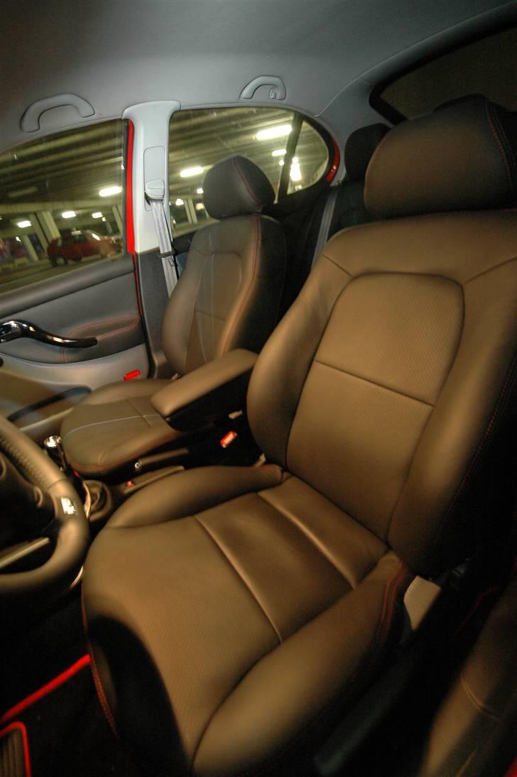 Seat Leon TDI-R - Syns det giver et fedt "originalt" look med de røde syninger ! billede 11