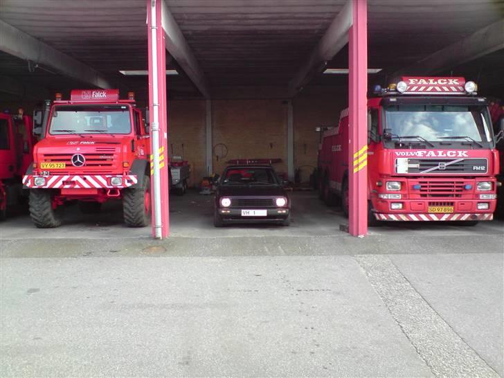 VW Golf II GT - Sætter golfen lidt i perspektiv :) billede 10