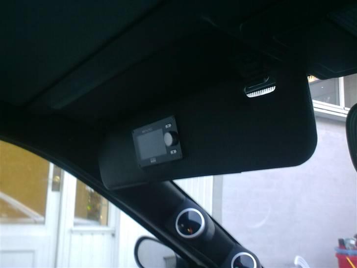 Fiat Coupe "solgt" - HKS EVC 6 bygge ind i solskærm billede 6