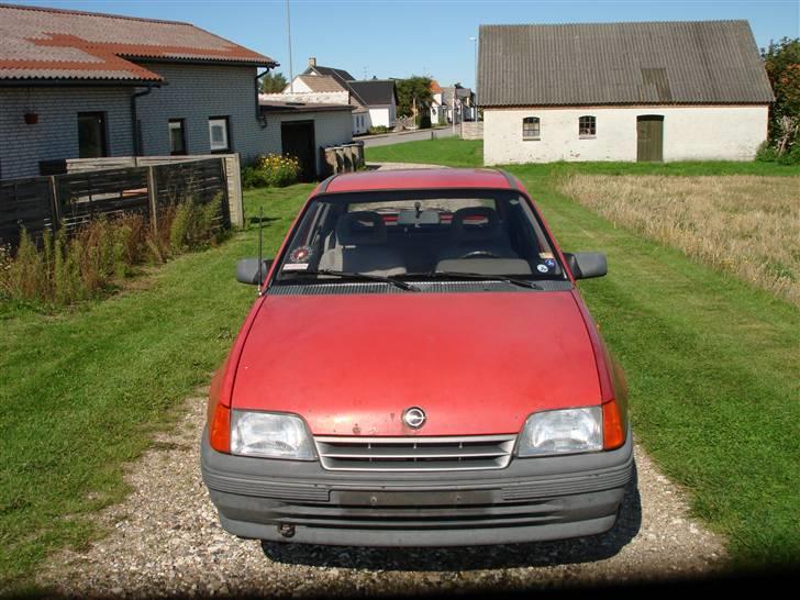 Opel kadett total skadet billede 1