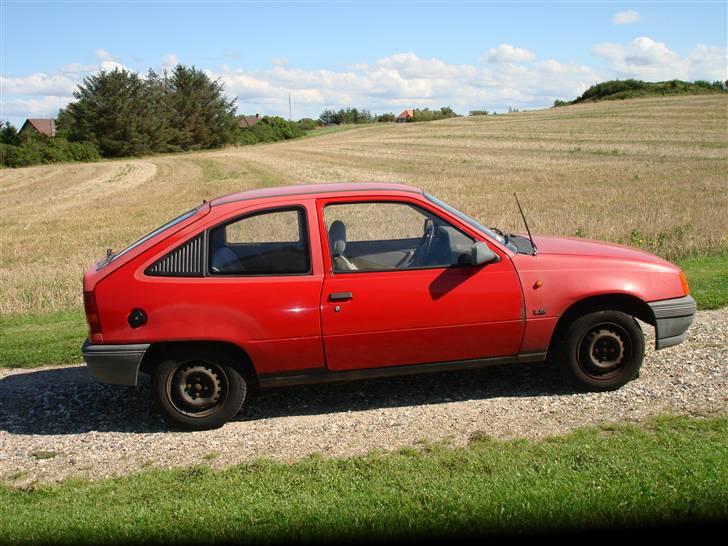 Opel kadett total skadet billede 3