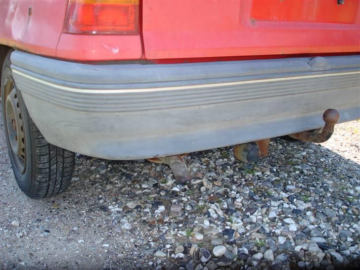 Opel kadett total skadet billede 6