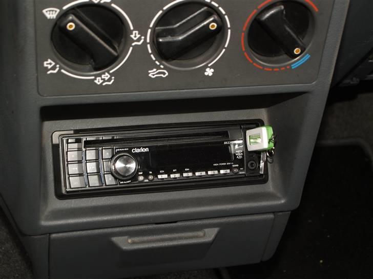 Peugeot 309 kick (Solgt) - Den lækre Clarion Headunit .. :D  billede 18