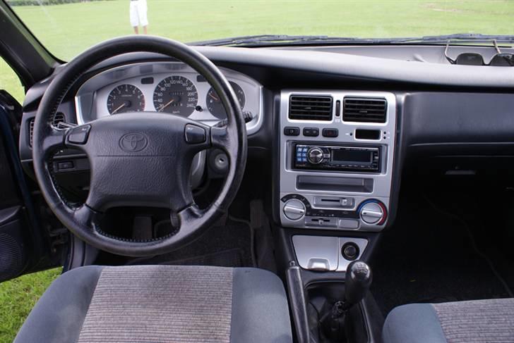 Toyota Carina E billede 9