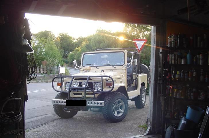 Toyota LandCruiser FJ40 2F 4.2L - så blev det endelig sommer og softtoppen kom af. skønt billede 7