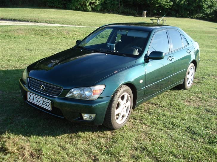 Lexus IS200 SD billede 1