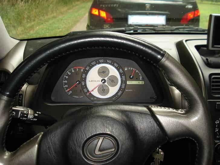 Lexus IS200 SD billede 5