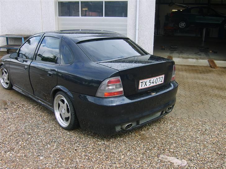 Opel vectra 1,8 16v - SOLGT - billede 2