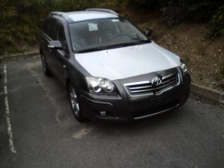 Toyota Avensis SOLGT billede 2
