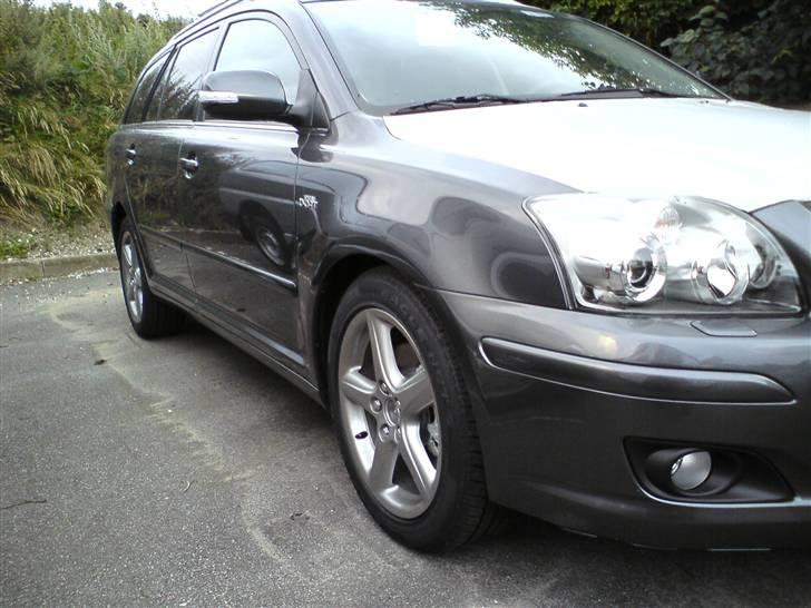 Toyota Avensis SOLGT billede 3