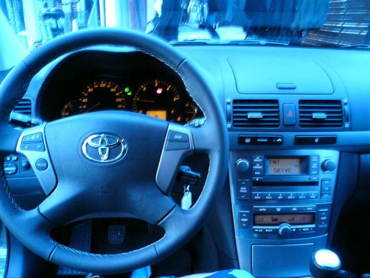 Toyota Avensis SOLGT billede 4