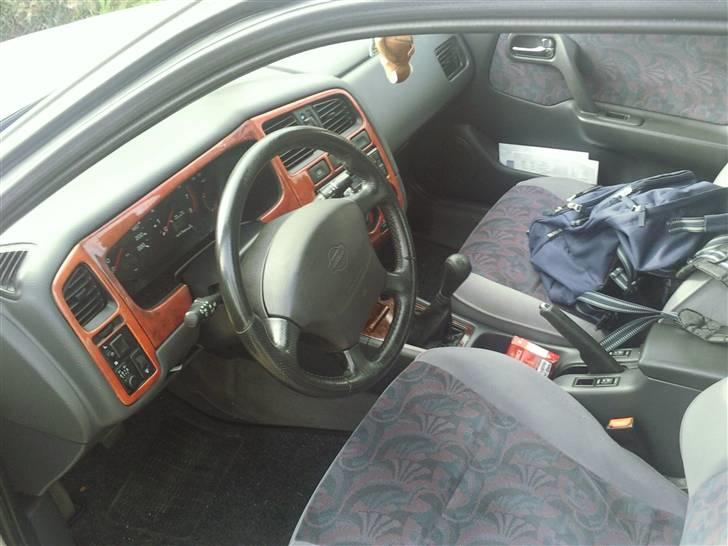 Nissan Primera SE billede 1