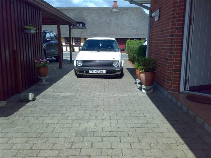 VW golf 1.6  (solgt) - med emblemfri gril men den blev smidt af helvede til da det så GRIMT ud billede 15