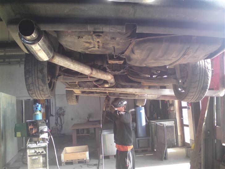 Ford Sierra 2.0i Turbo  - 2½ " forrør - 3½ tomme ud til bagpotte. det lyder godt :b billede 10