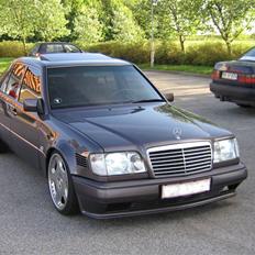 Mercedes Benz 250D 124 *SOLGT*