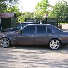 Mercedes Benz 250D 124 *SOLGT*