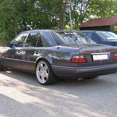 Mercedes Benz 250D 124 *SOLGT*