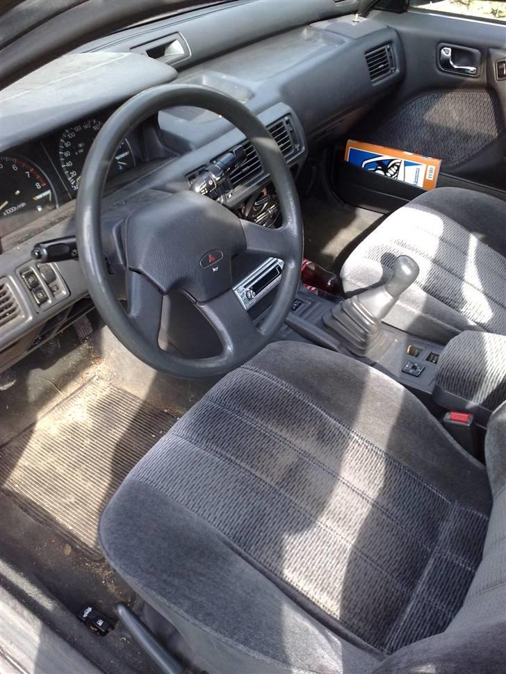 Mitsubishi Galant - billed af kabinen den kommer jeg vist heller ikk uden om at skulle gå igennem. billede 6