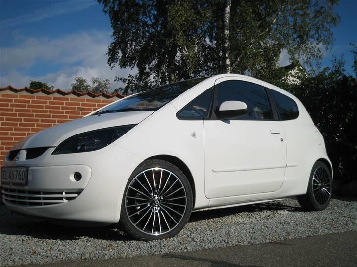 Mitsubishi colt insport (total skadet) billede 1