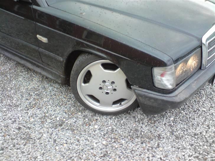 Mercedes Benz 190 2,5 BYTTEt - nye billeder kommer billede 1