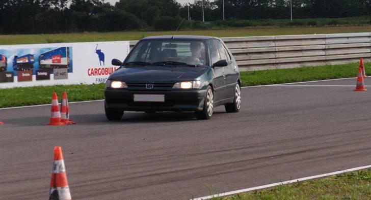 Peugeot 306 DTurbo - Bilen som den ser ud lige pt. Lidt småændringer med andre aluer. Taget til køreteknisk-klub arrangement på padborg park billede 12