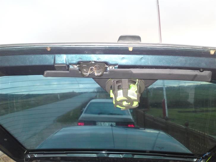 Peugeot 306 *SKROTTET* - Synes selv det var et genialt sted og placere den :D billede 7