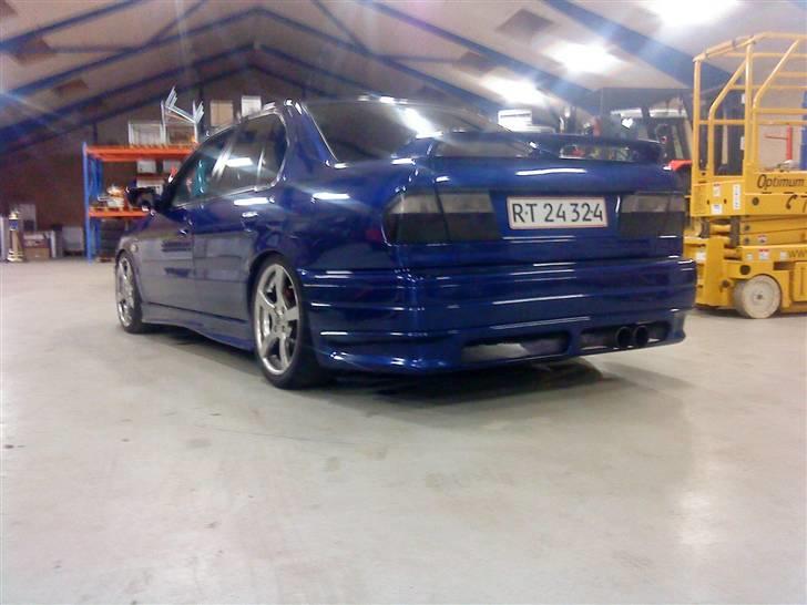 Nissan Primera LX 16V SOLGT - Li kørt af liften efter montering af Gevind undervognen :) billede 9