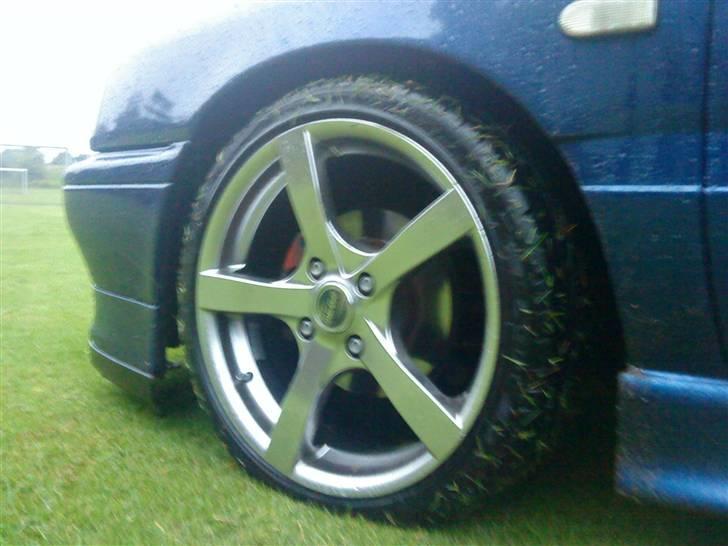 Nissan Primera LX 16V SOLGT - Mega Pantera i 7*17" passer rigtig godt til bilen... monteret med Goodyear Eagle F1  billede 11