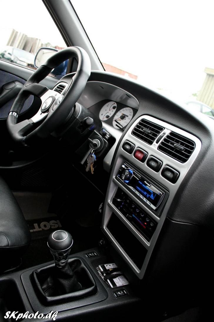 Nissan Primera LX 16V SOLGT - Her sider jeg så meget af min tid :D billede 14