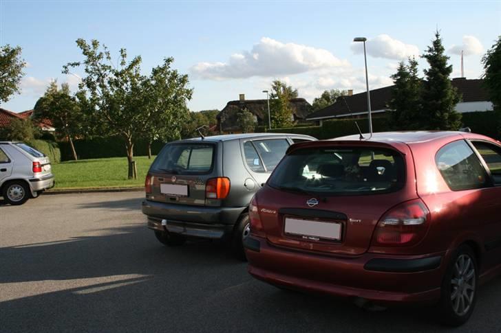 VW Polo 6n - Min polo og en kammis Nissan Bagfra :) billede 1