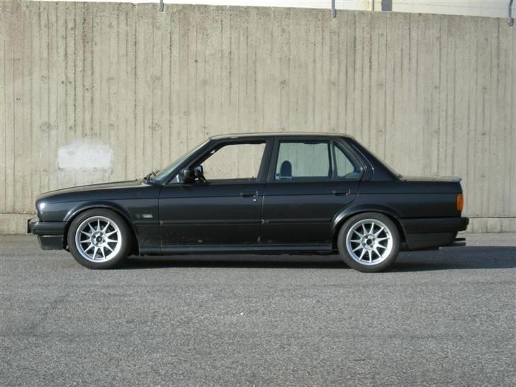 BMW E30 325i SOLGT  - Står sq meget godt med den undervogn billede 4