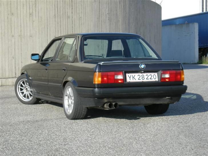 BMW E30 325i SOLGT  - Bagenden er altid god på E30 :-) billede 5