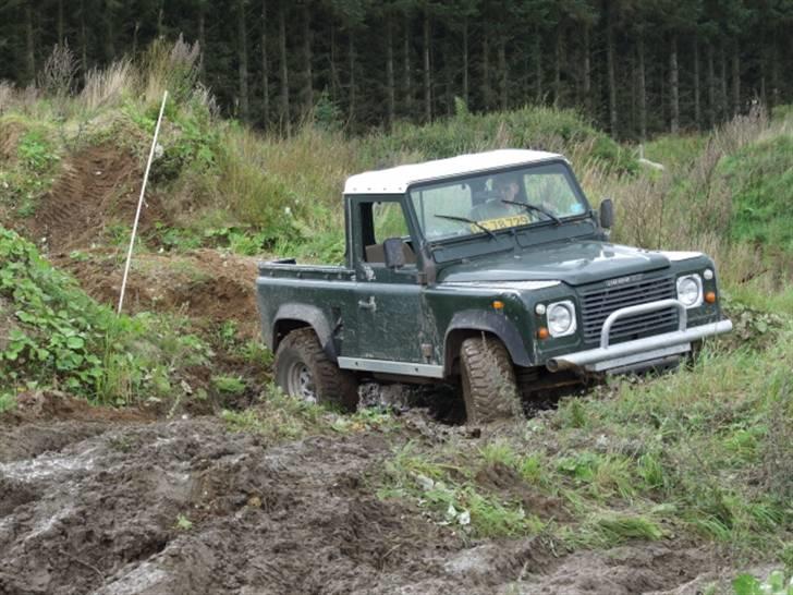 Land Rover Defender 90" - Her hører vi så til, ude i plutten billede 1