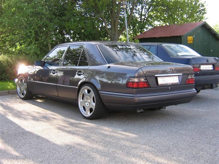 Mercedes Benz 250D 124 *SOLGT* billede 3