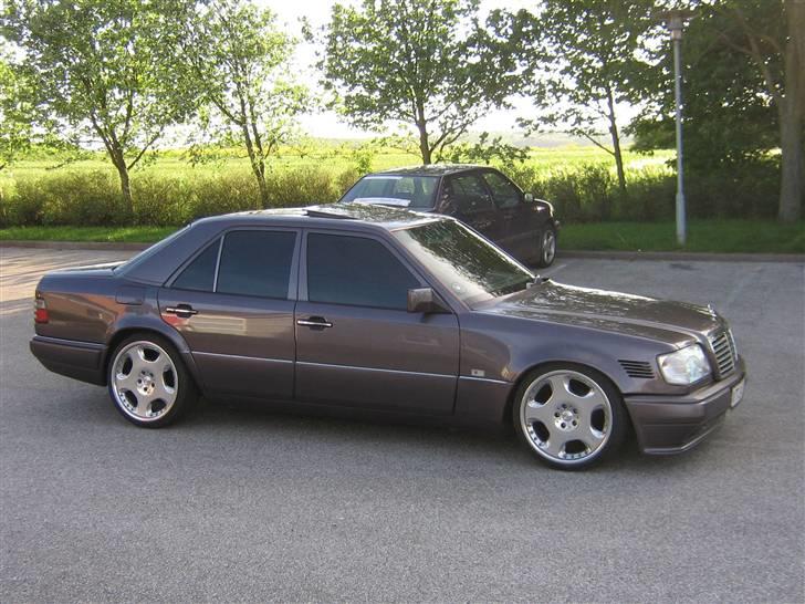 Mercedes Benz 250D 124 *SOLGT* billede 4