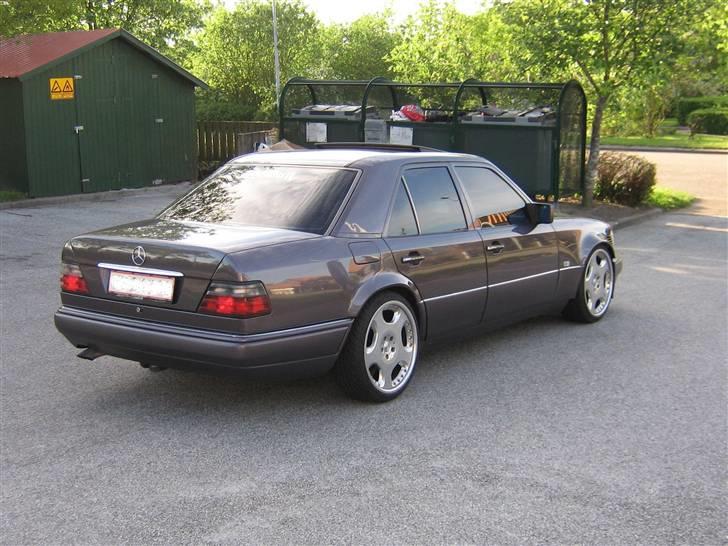 Mercedes Benz 250D 124 *SOLGT* billede 5