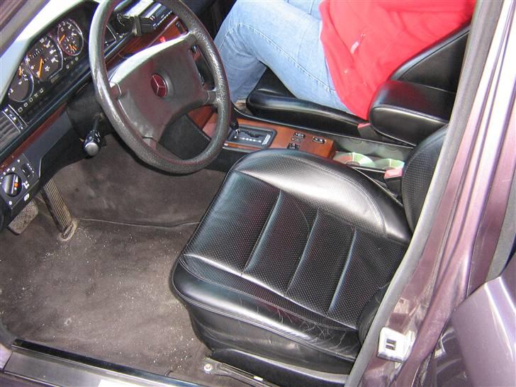 Mercedes Benz 250D 124 *SOLGT* billede 8