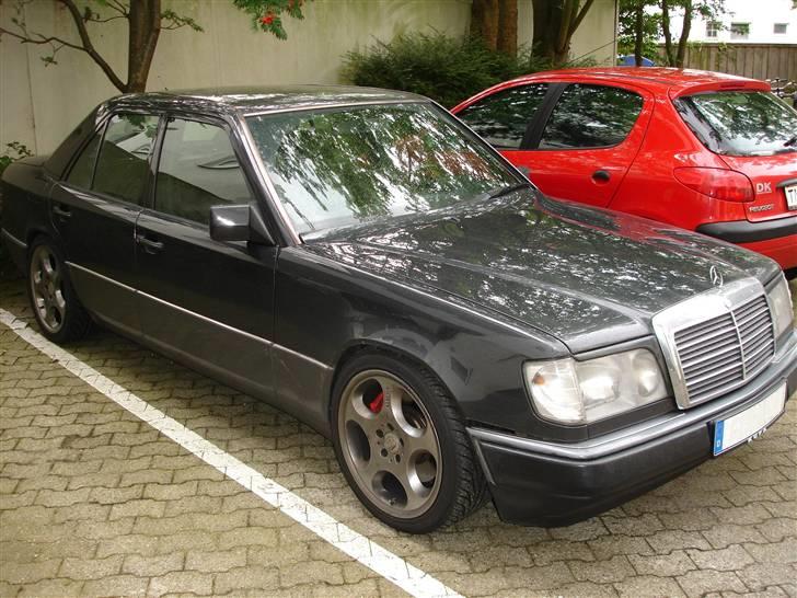 Mercedes Benz 400E 4,2 (konfiskeret)  - Mercedes W124 400E 4,2l billede 1