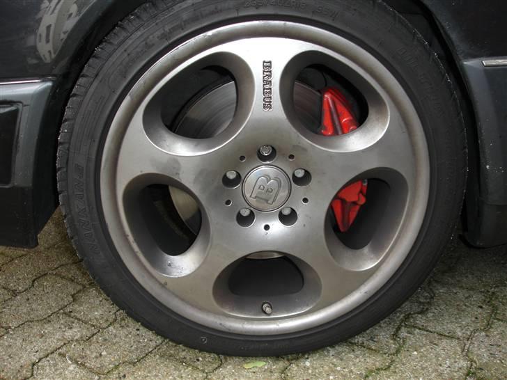 Mercedes Benz 400E 4,2 (konfiskeret)  - Forhjul billede 3