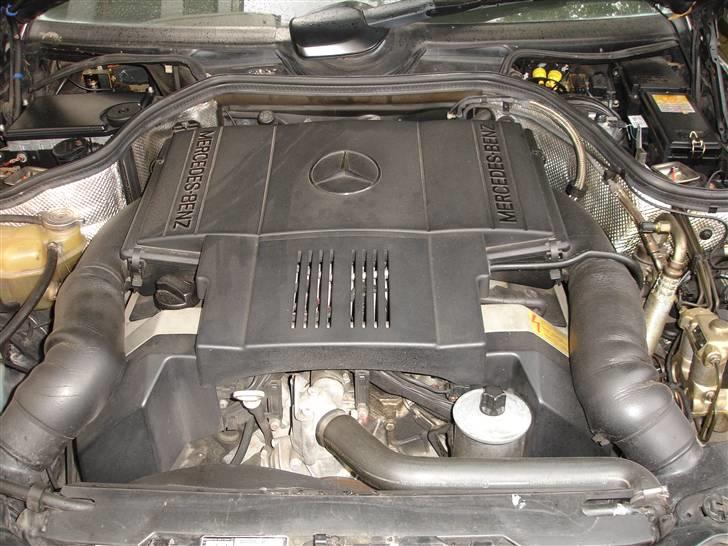 Mercedes Benz 400E 4,2 (konfiskeret)  - V8 motor men en masse plastik billede 7