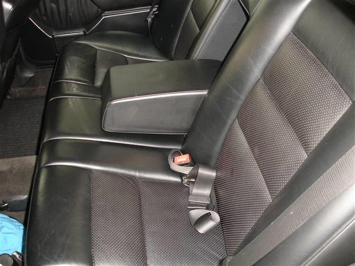 Mercedes Benz 400E 4,2 (konfiskeret)  - Bagsæde billede 10