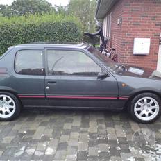 Peugeot 205 gti 16v     