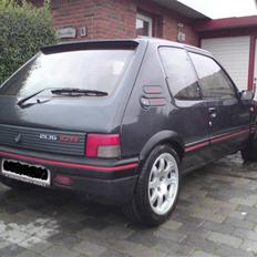 Peugeot 205 gti 16v     