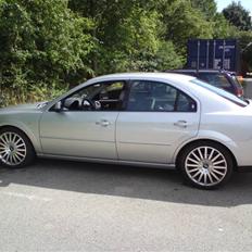 Ford Mondeo 2,0 Ghia Solgt