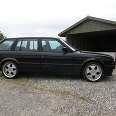 BMW 320i Touring    SOLGT  