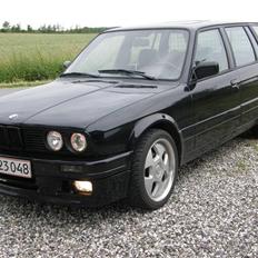 BMW 320i Touring    SOLGT  