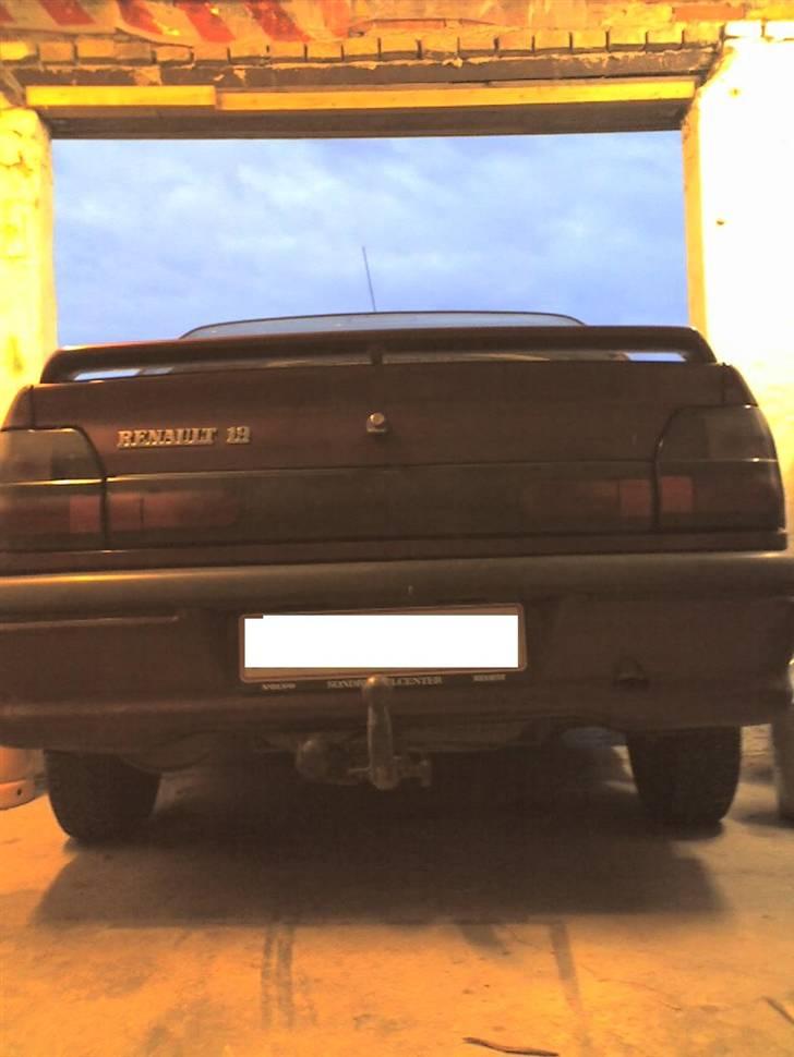 Renault 19 (skrottet) - Se en lille spoiler eller hvad man nu kalder det *Gg* billede 2