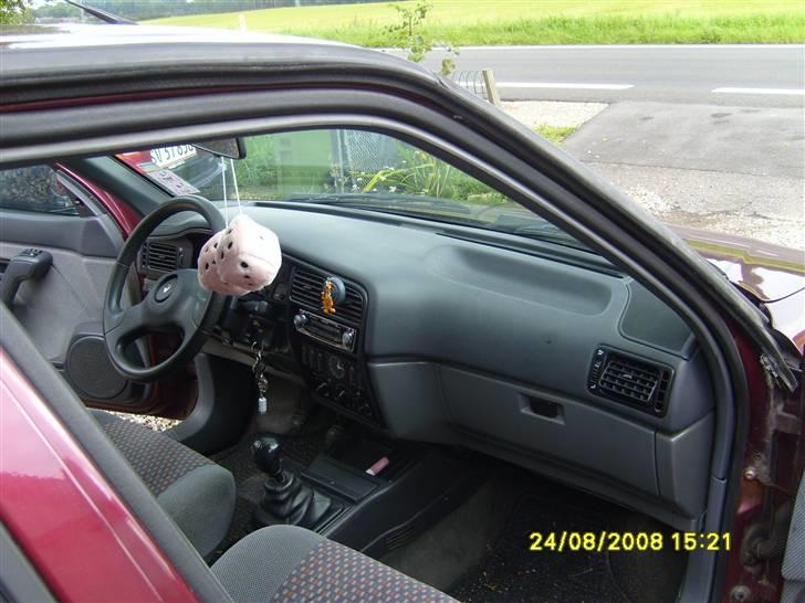 Renault 19 (skrottet) - Her må veninder så side.. Jow jow med pink nosser i Mmmm Jaa. billede 8