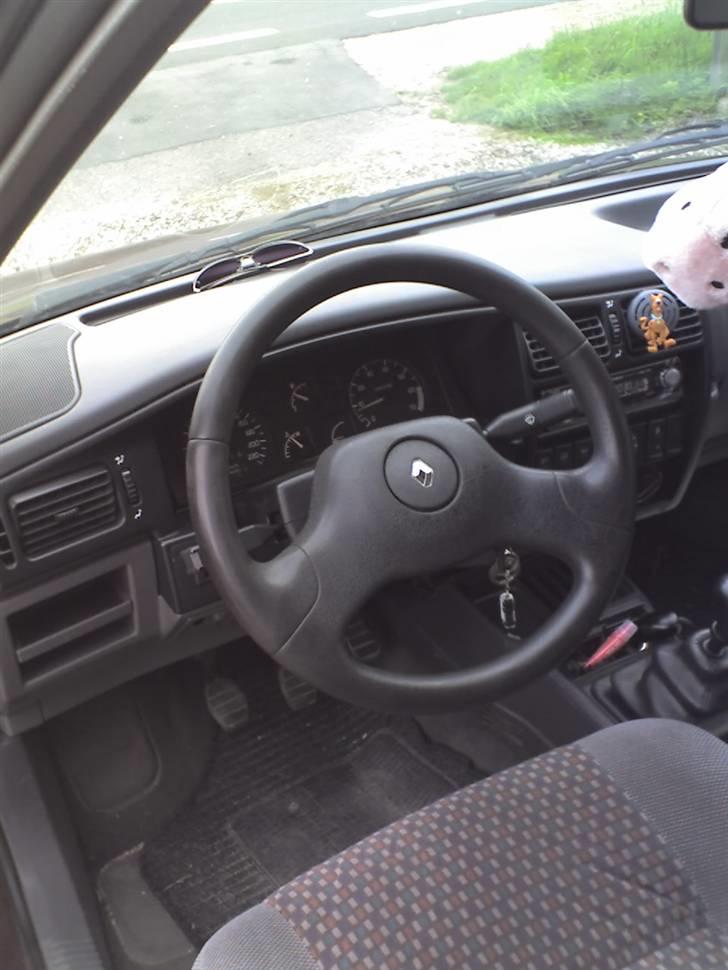 Renault 19 (skrottet) billede 13